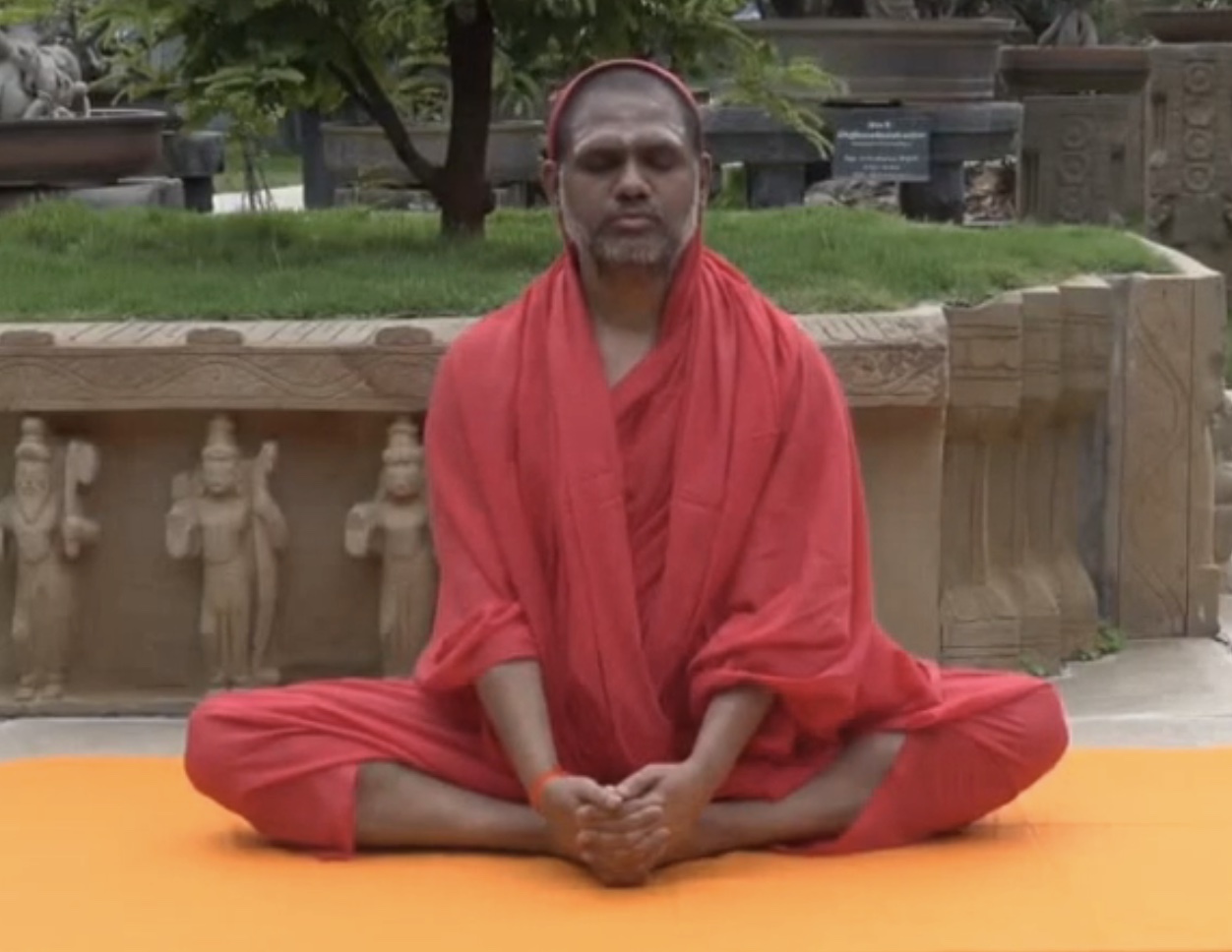 Sri Vijayananda Teertha Swamiji meditating
